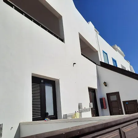 Apto Olas 1 Bajo شقة فامارا